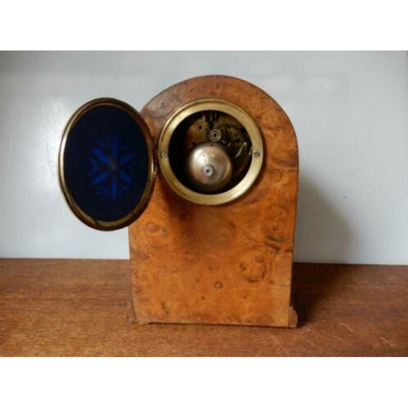 Franse pendule wortelnoten 1850