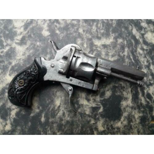 Antieke penvuurrevolver.