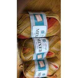 13 nieuwe bollen mixed 100 gram 240 m. per bol