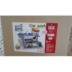 Houten speelgoed garage, car park