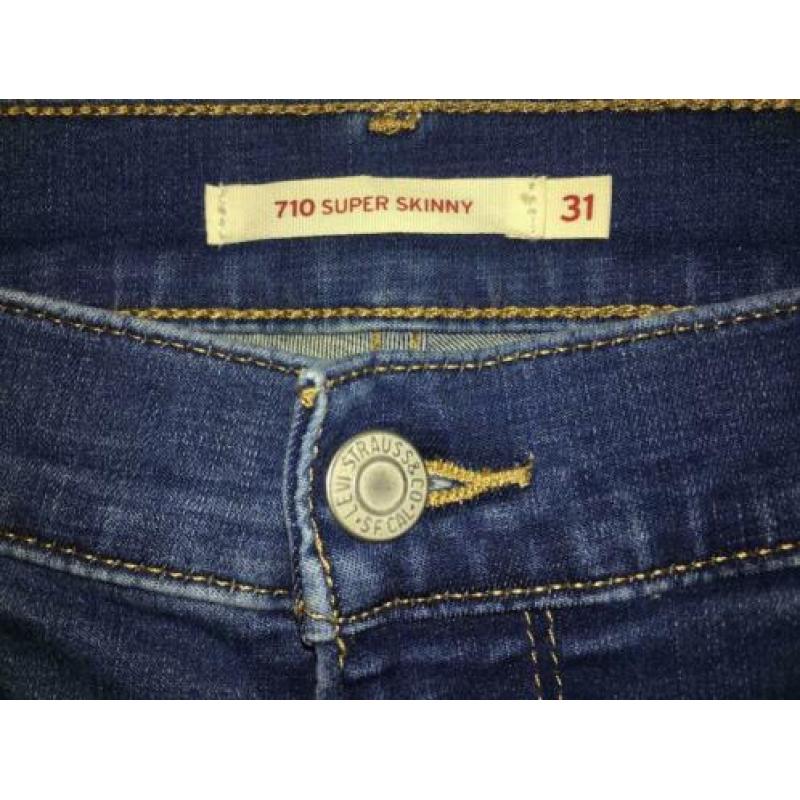 Levi’s 710 Super Skinny maat: 31