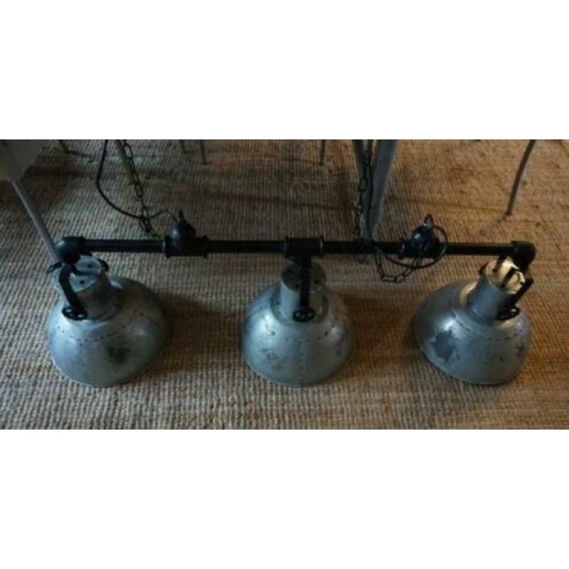 Grote hanglamp met 3 metalen verstelbare kappen,lamp