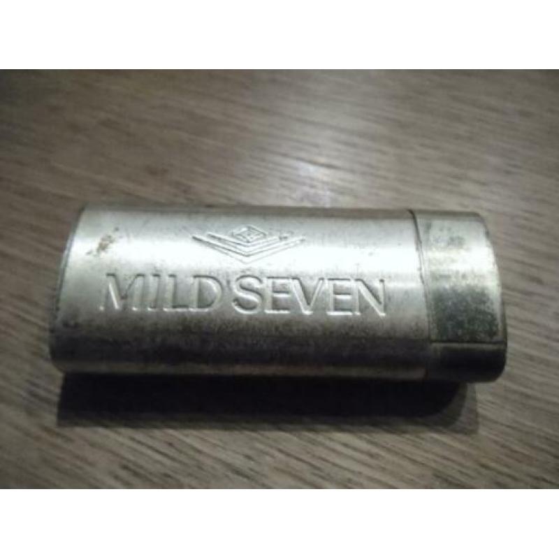 Aansteker. Mild seven.