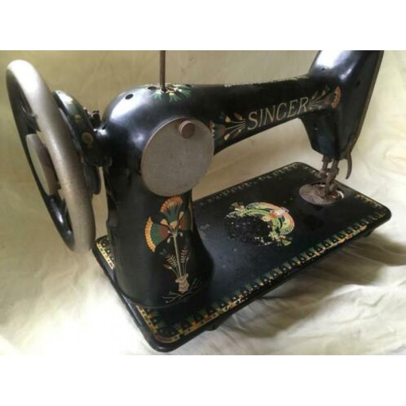 Antieke Singernaaimachine, zeer decoratief!
