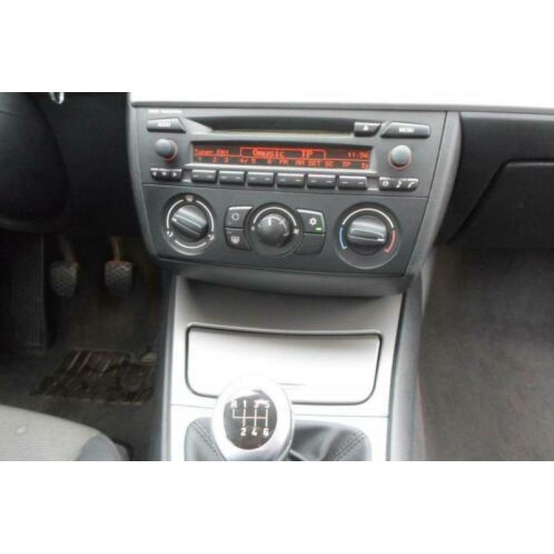Bmw 1-serie 118d High Executive 6 versn loopt nieuw alle on