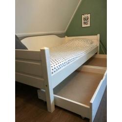 Wit bed - ledikant incl matras en 2x lade