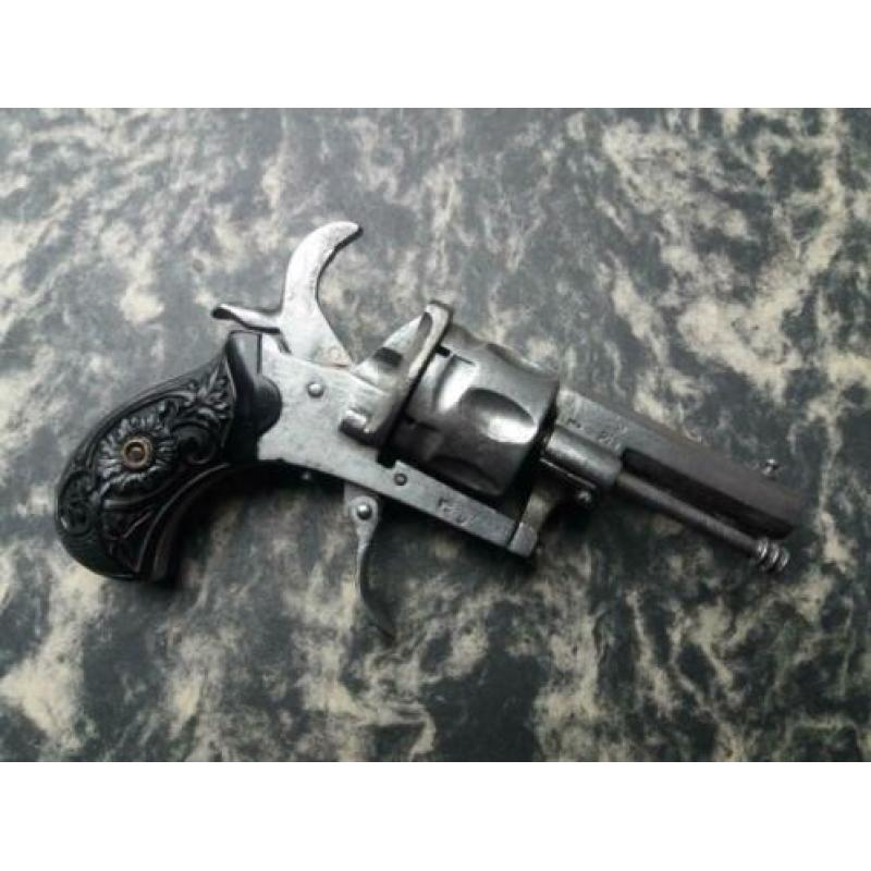 Antieke penvuurrevolver.
