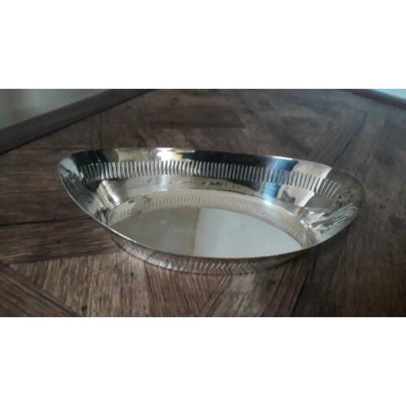 Verschillende zilver kleurige schalen