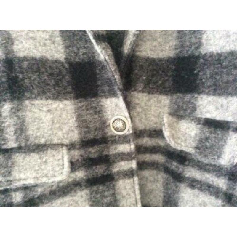 Mooie, warme winterjas in trendy grijze ruit