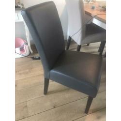 4 eetkamerstoelen (€10,- in totaal voor 4 stoelen)