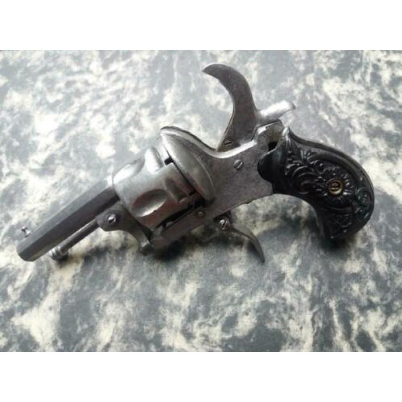 Antieke penvuurrevolver.