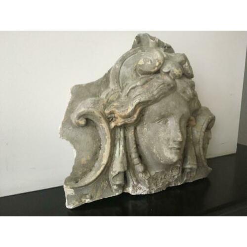 Antiek gevel ornament van steen. Decoratie Vintage Brocante