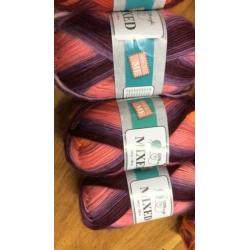 13 nieuwe bollen mixed 100 gram 240 m. per bol