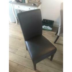 4 eetkamerstoelen (€10,- in totaal voor 4 stoelen)