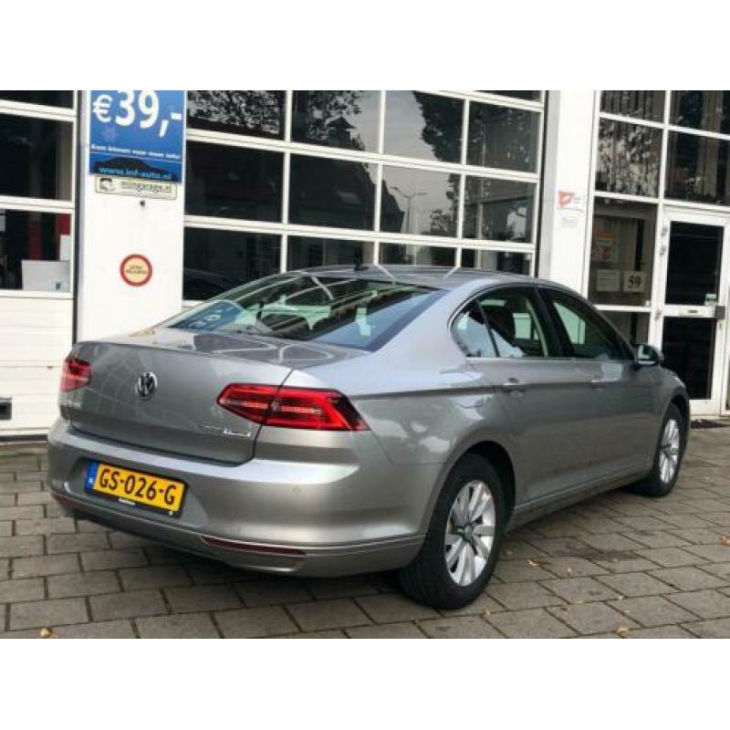 Volkswagen Passat 2.0 TDI Business Groot Navi Ecc Pdc Led