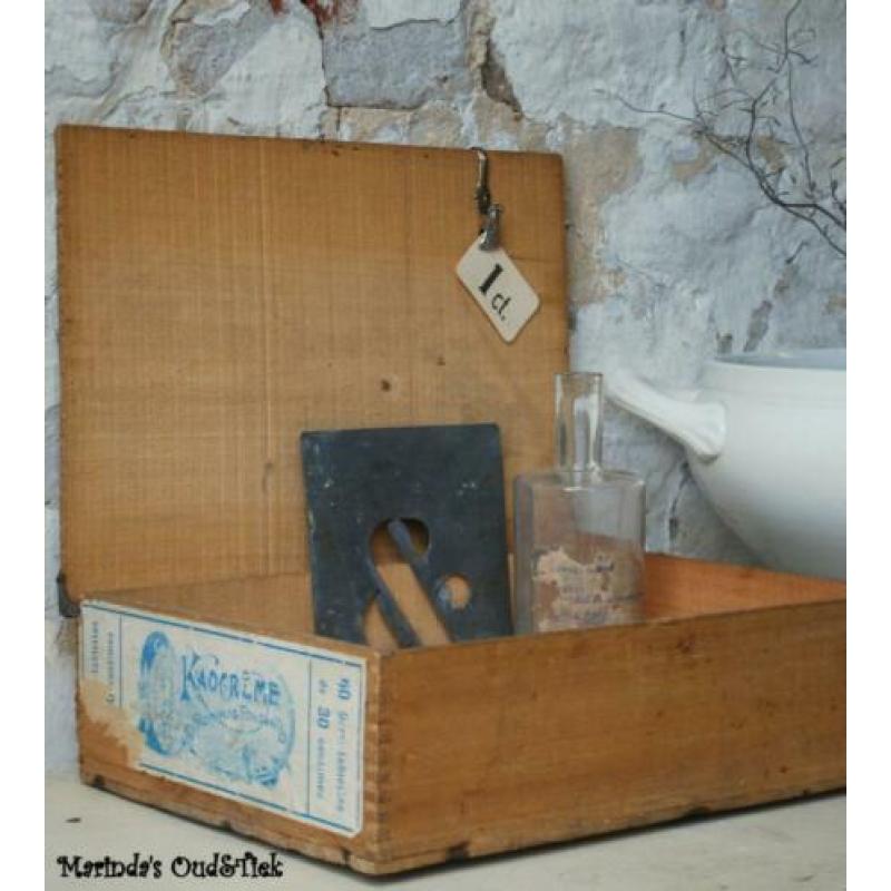 brocante oud Chocolade kistje met etiket Chocolaterie