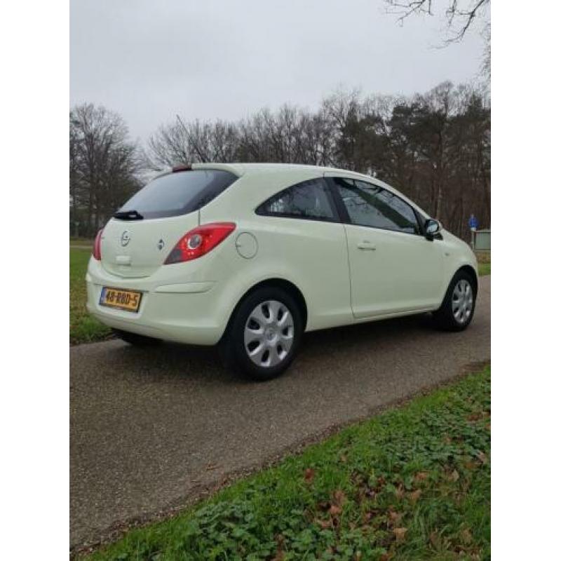 Opel Corsa 1.2 16V 3D 2011 Groen