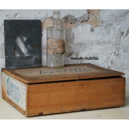 brocante oud Chocolade kistje met etiket Chocolaterie