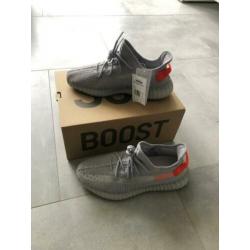 Yeezy Boost 350 V2 "Tail Light" EU 44 / UK 9,5 / US 10
