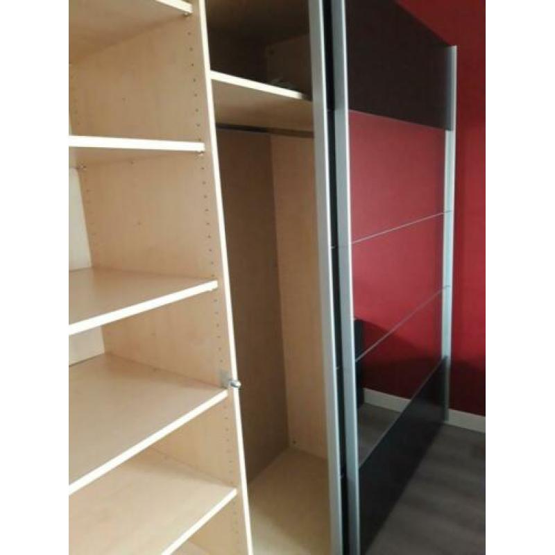 Zeer ruime spiegelkast. Nieuw €900