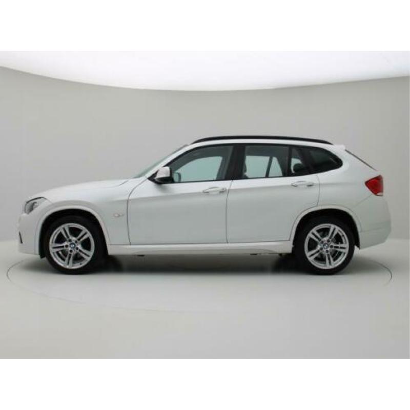 BMW X1 sDrive18i Executive M uitgevoerd (bj 2011)