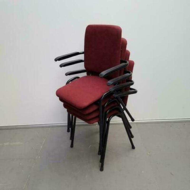 Set van 4 of 8 stapelstoelen bordeaux rood met stalen frame