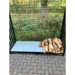 Stalen houtopslag