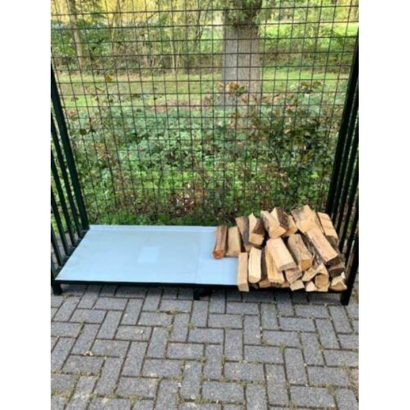 Stalen houtopslag