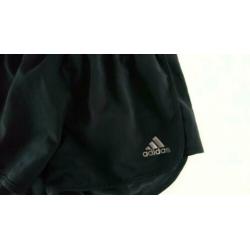 Short Adidas climalite maat 140