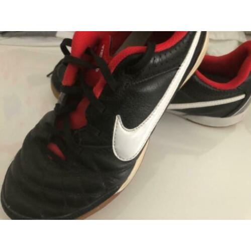 Nike Tiempo maat 38