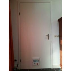 Opdekdeur met kattenluik afm 93 x 211.5 wit