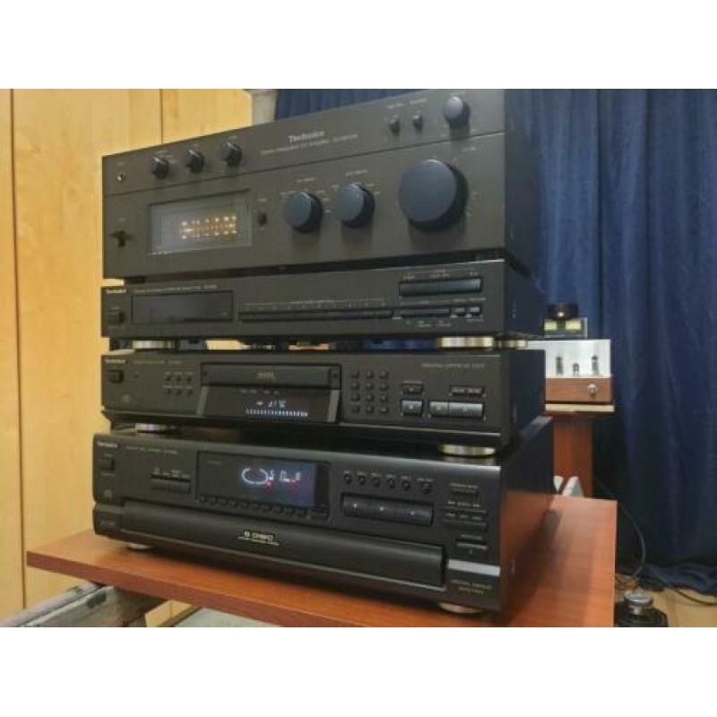 Te koop een Technics audio set.