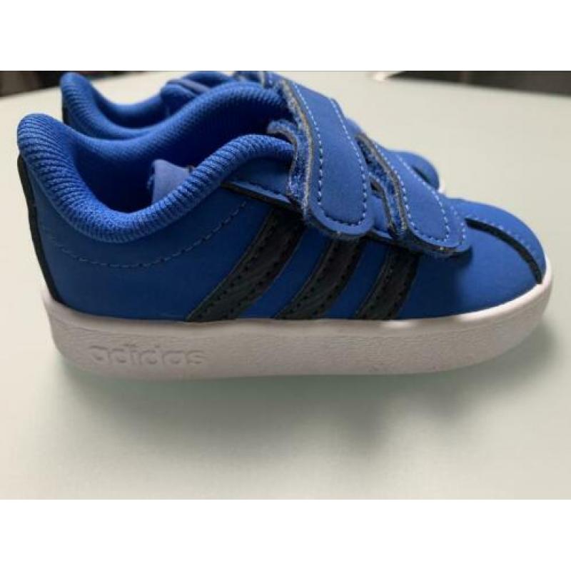 Nieuwe blauwe Adidas schoentjes maat 21