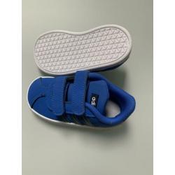 Nieuwe blauwe Adidas schoentjes maat 21