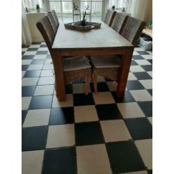 Eetkamertafel + 6 stoelen