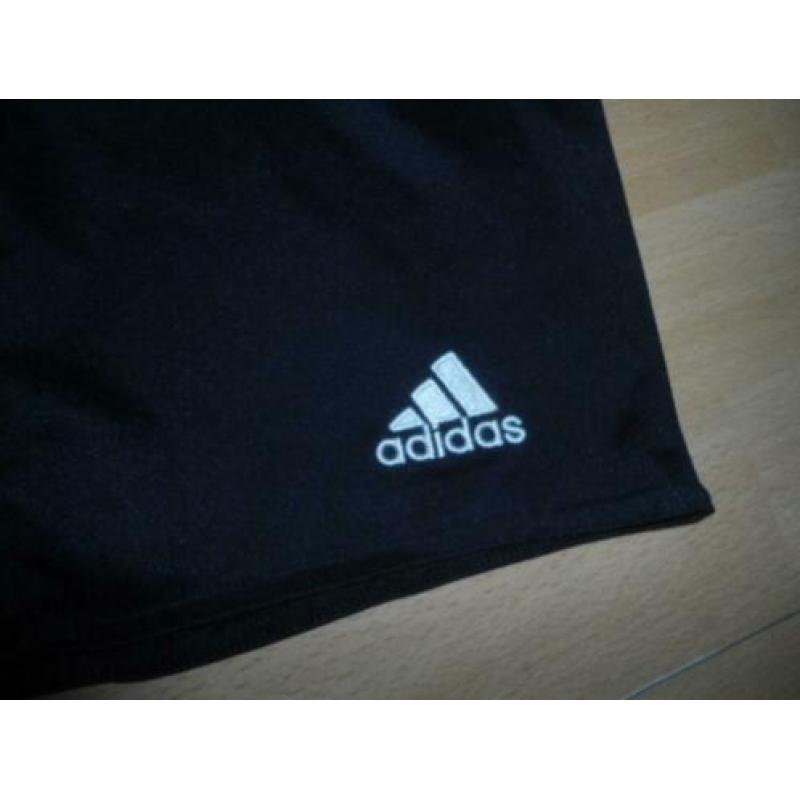 Adidas; Sportbroekje; maat 128