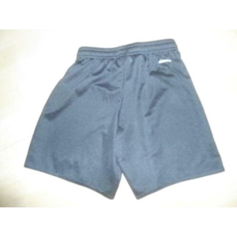 Adidas; Sportbroekje; maat 128