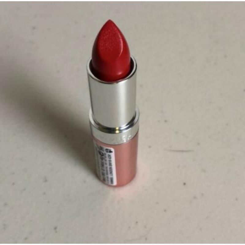 Rimmel Lipstick 51 Muse Red.