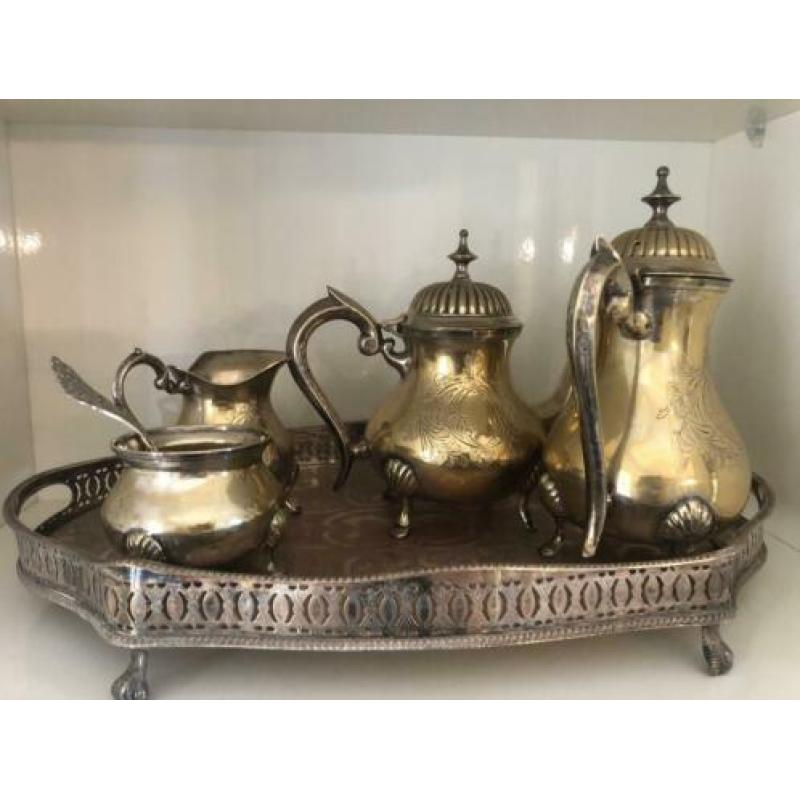 Verzilverd koffie en theeservies