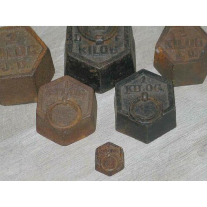 6 stuks zeskantige gewichten 2 van 2 Kg , 3 van 1 Kg en 1 kl