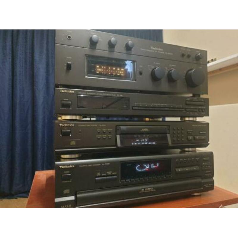 Te koop een Technics audio set.