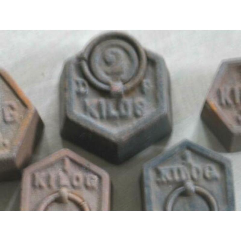 6 stuks zeskantige gewichten 2 van 2 Kg , 3 van 1 Kg en 1 kl