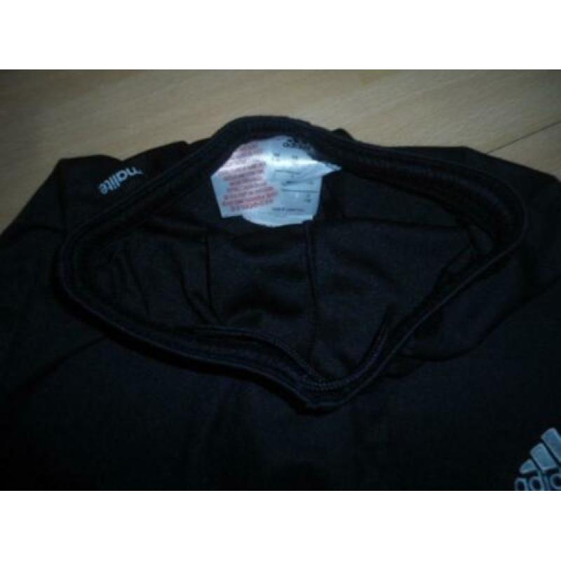 Adidas; Sportbroekje; maat 128