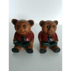 Uit hout gesneden 2 zittende beertjes