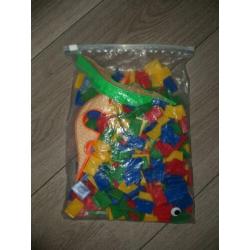 Speelgoed blokken domino noppen etc