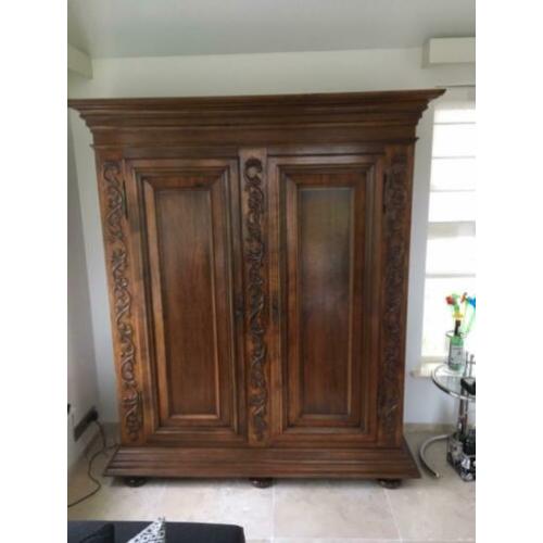 Te koop mooie eikenhouten kast.