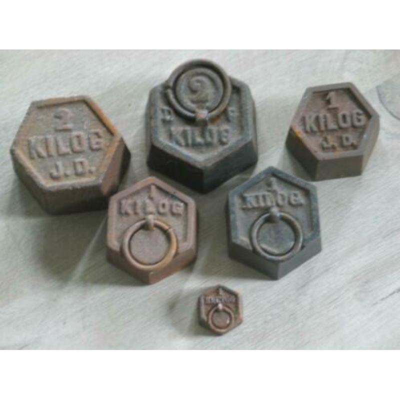 6 stuks zeskantige gewichten 2 van 2 Kg , 3 van 1 Kg en 1 kl