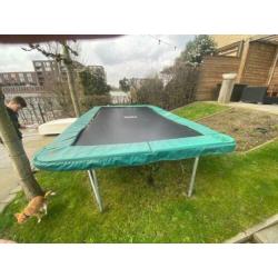 Recht hoekige trampoline