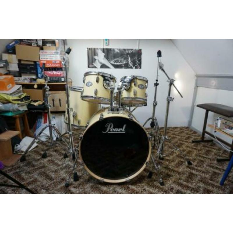 Pearl Vision drumset met hardware en Sabian bekkens