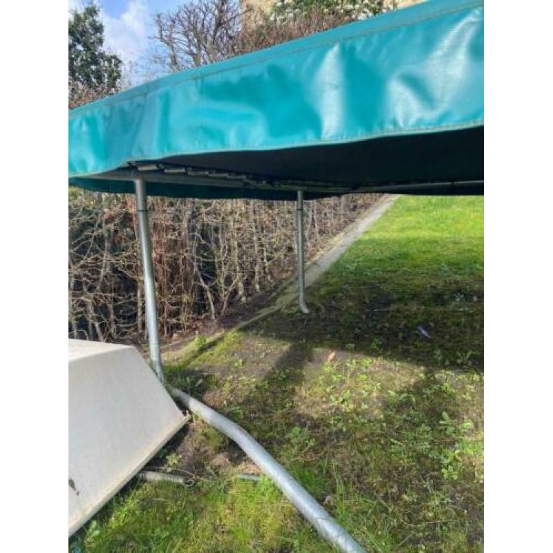 Recht hoekige trampoline